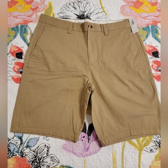 NWT Old Navy Men's "Ultimate Slim" Shorts - Picture 1 of 2